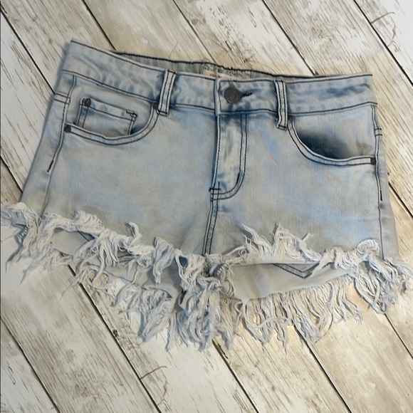 HOT KISS 💋 Junior Frayed Denim cutoff Shorts size 7 - Picture 1 of 9